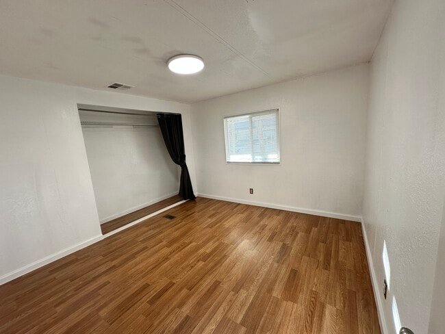 Building Photo - 44826 Orpington Ave