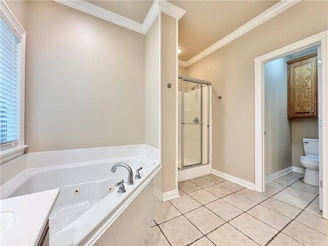 Building Photo - 2914 S College Dr