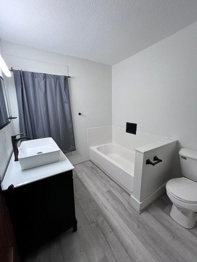 Building Photo - 4B/2B Home in Webster City $1,695.00