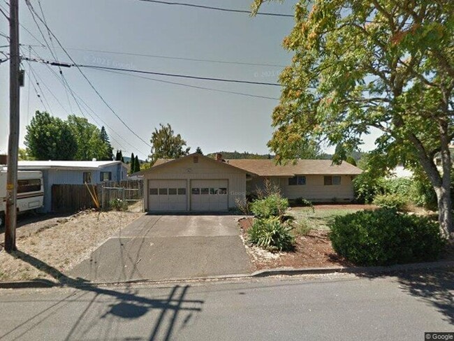 Primary Photo - Wonderful 3 -bedroom with Garage