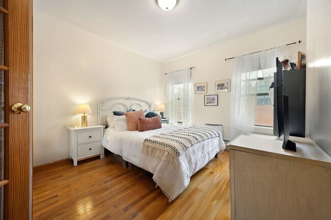 Building Photo - 228 Willow Ave