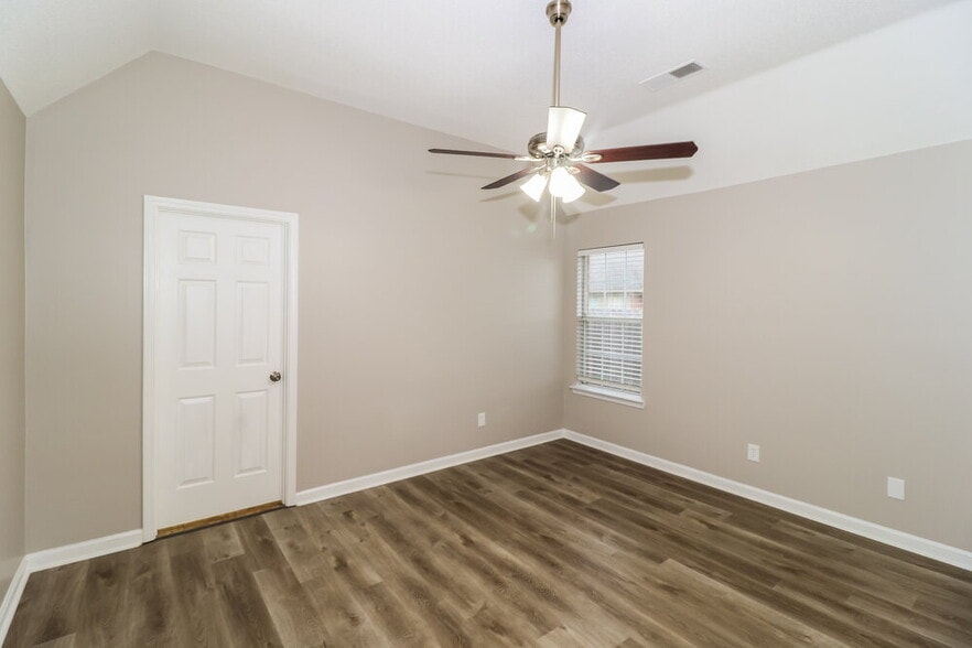 Building Photo - 1035 Jessica Lauren Dr