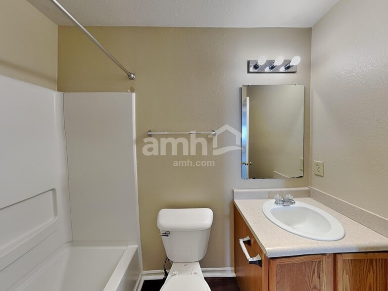 Building Photo - 3347 Hemlock St