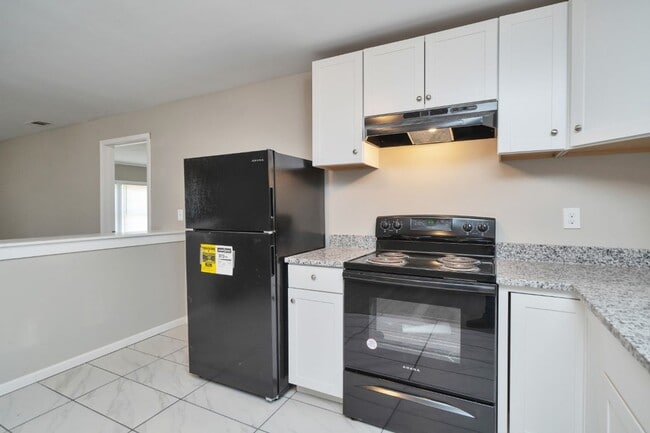 Building Photo - Move-In Ready 4BR with Renovated Interiors...