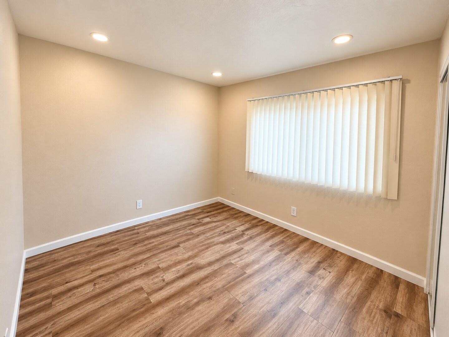 Building Photo - 9906 Buena Vista Dr