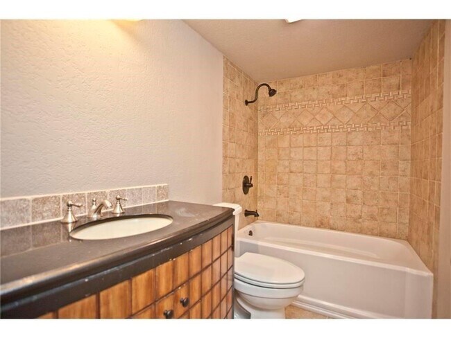 Building Photo - 14 Shakespeare Dr