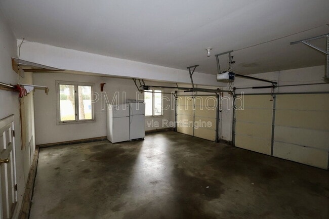 Building Photo - 11418 Hardwood Dr