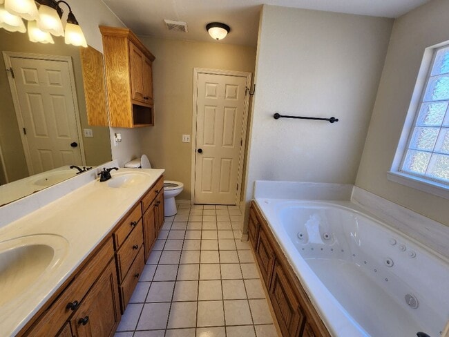 Building Photo - Stunning 3-Bedroom Single Family Located In Champion Estates!