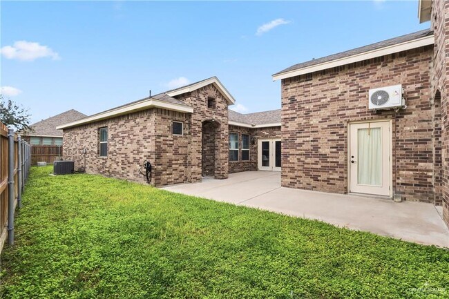 Building Photo - 19 Escondido Pass