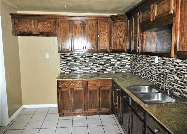 Building Photo - Charming 2-Bedroom Home on 4 Acres