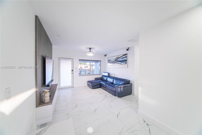 Building Photo - 280 NW 59th Ct