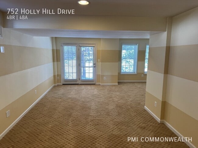 Building Photo - 752 Holly Hill Dr