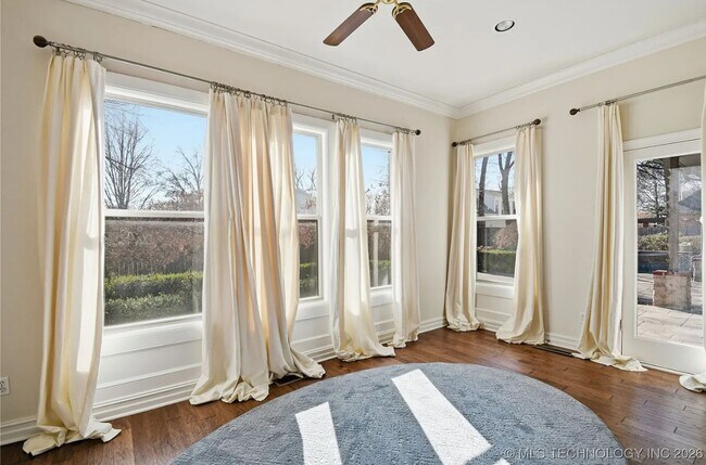 Building Photo - Exquisite custom home with high end finishes located in the gated community of Maple Ridge Village