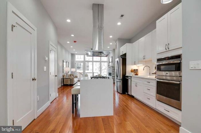 Kitchen - 937 R St NW