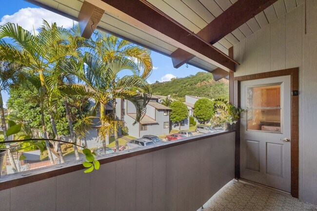 Building Photo - Spacious 3-Bed, 2-Bath Pet-Friendly Townhome in Prime Aiea Location – End Unit with Private Lanai...