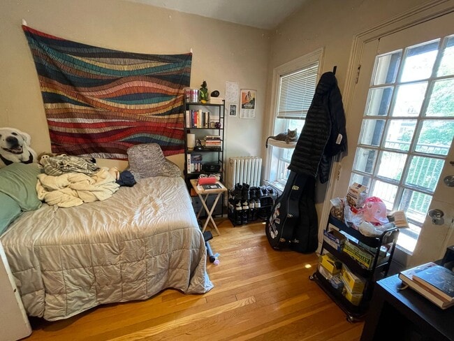 Building Photo - No Brokers Fee, Heat, Hot Water Included, In-Unit Washer and Dryer, Parking Included, Patio