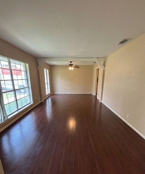 Building Photo - 4307 Markham St