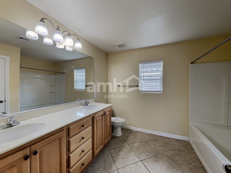 Building Photo - 37 Harbor Pines Ct