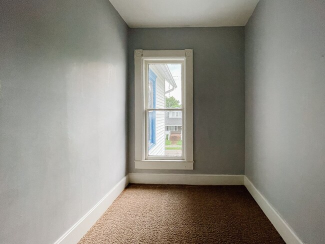 Building Photo - Near Local Shops and Restaurants