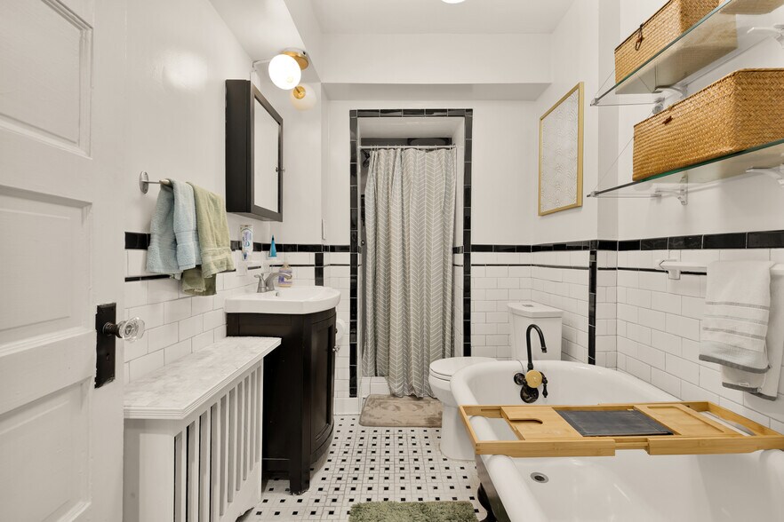 Building Photo - 207 V St NE