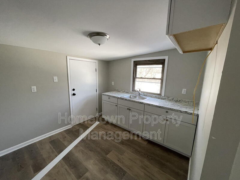 Building Photo - 663 E Market St