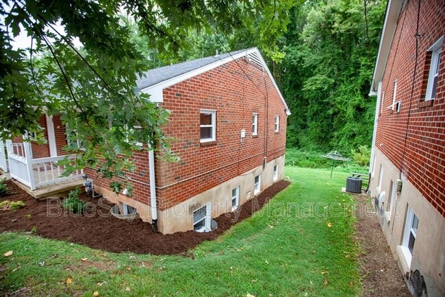 Building Photo - 614 Rock Creek Road