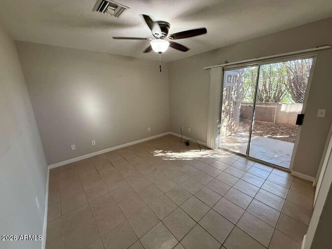 Building Photo - 1810 E 8th St