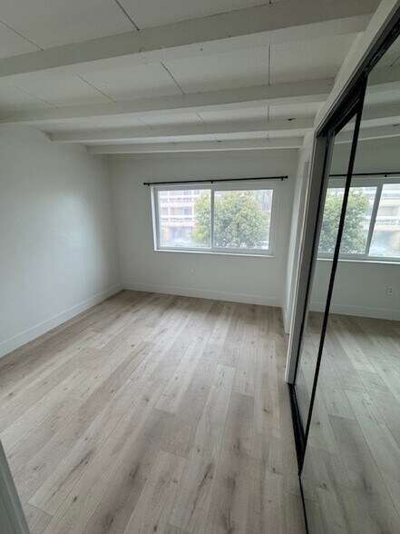 Building Photo - 320 7th St