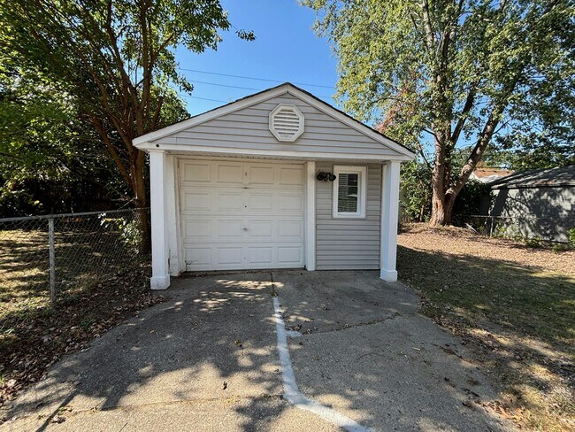 Building Photo - 747 Gardendale St