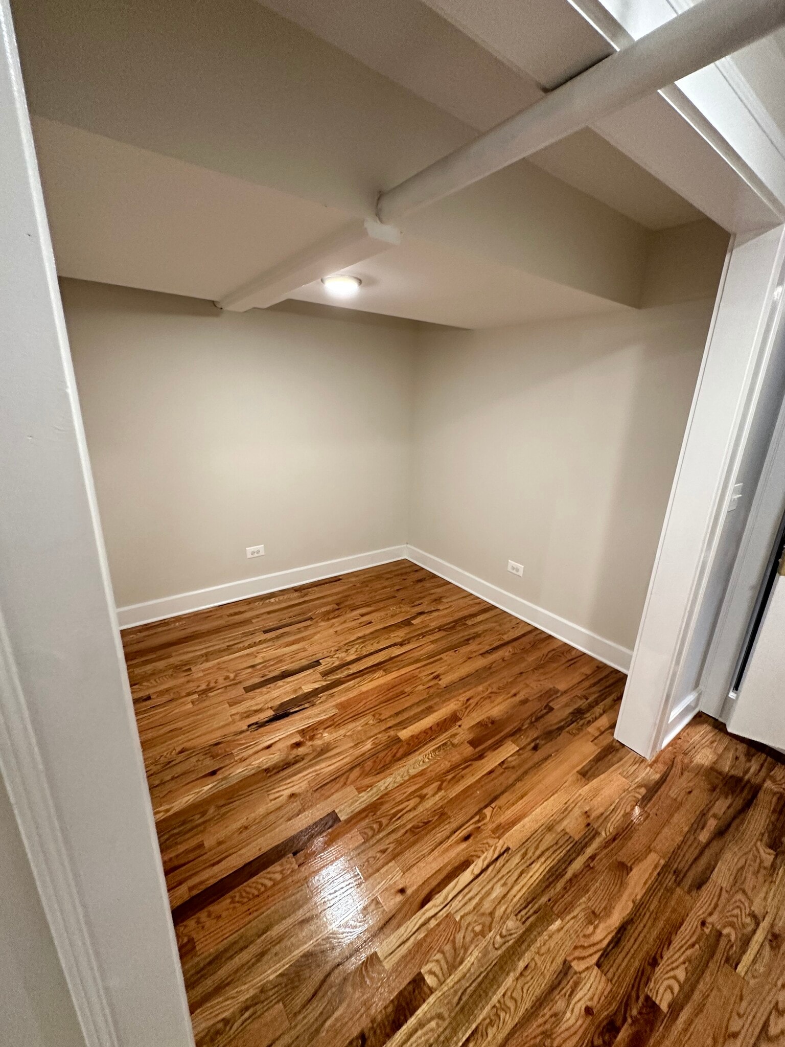 Building Photo - 845 W Agatite Ave