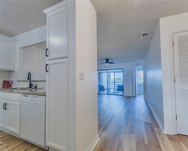 Building Photo - 1807 Garden Lake Dr