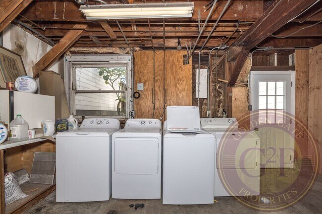 Building Photo - Collingwood Street - 450-452
