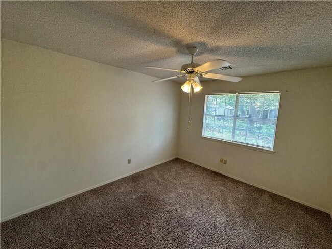 Building Photo - 314 S 11th Pl