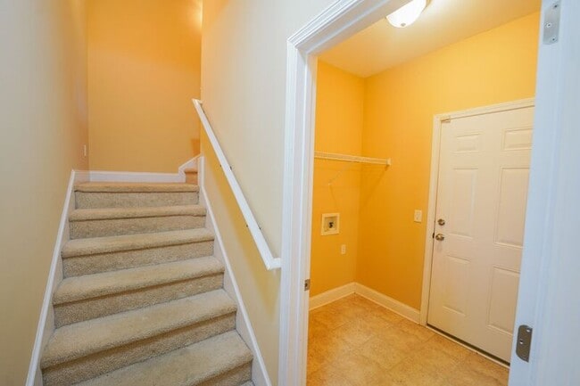 Building Photo - 252 Cottonham Ct