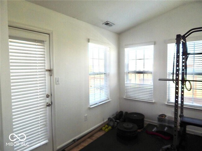 Building Photo - 1350 Hamilton Dr