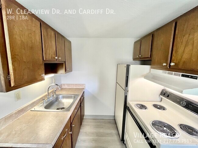 Building Photo - 81 W Clearview Dr