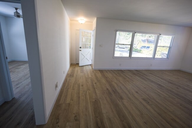 Building Photo - Freshly Renovated 3BR/2BA Pool Home – La Crescenta