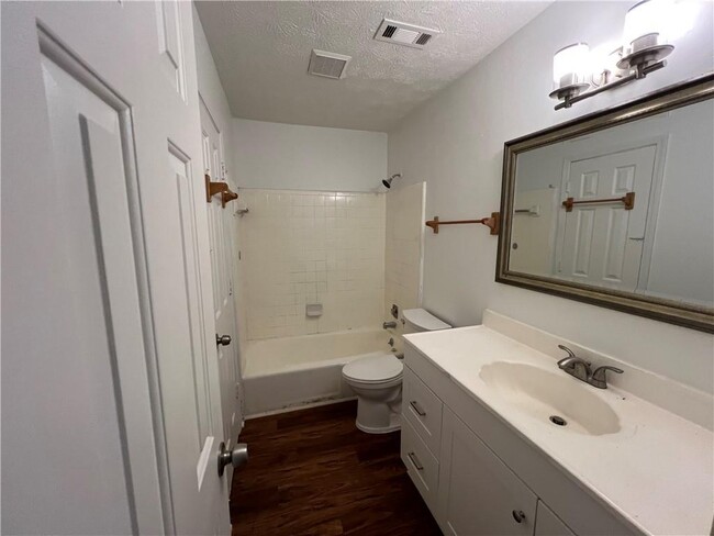 Building Photo - 571 Aberdeen Dr
