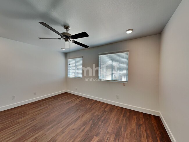 Building Photo - 17141 W Lawrence Ln