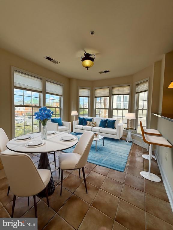 Building Photo - 800 Grand Champion Dr