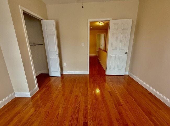 Building Photo - SPACIOUS 3BR/1BA HOUSE w/ Central AC-HARDW...