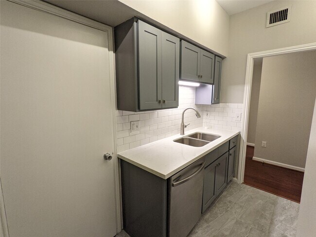 Primary Photo - 2475 Underwood St