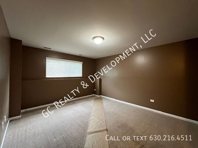 Building Photo - 2522 Dunraven Ave