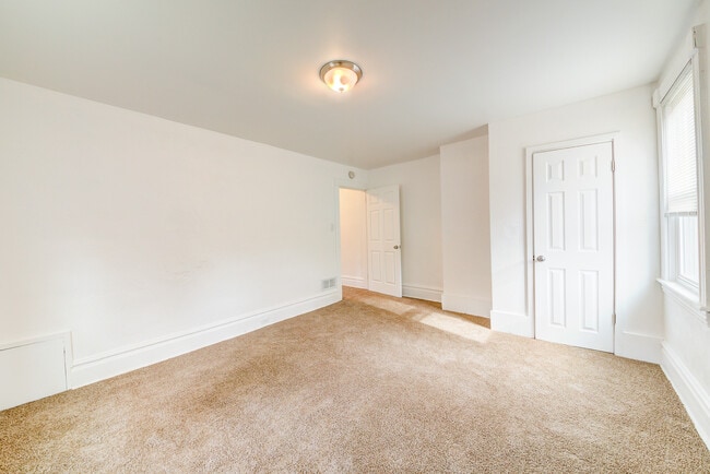 Building Photo - AVAILABLE JUNE 2026 - Updated 2 Bedroom, 1 Bath Home in Mt. Washington!