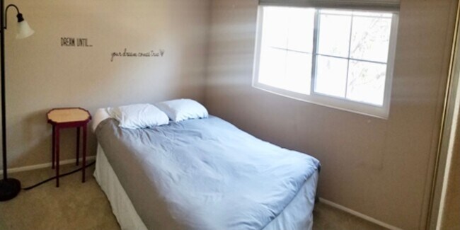 Building Photo - Gorgeous Townhouse in La Jolla Colony's Madrid Complex in the heart of UTC!