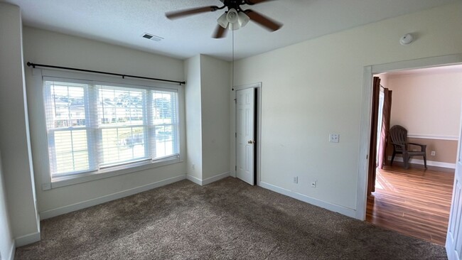 Building Photo - Updated 2 bedroom/2 bath unfurnished condo...