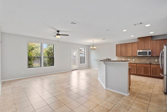 Building Photo - 1132 Hyde Park Dr