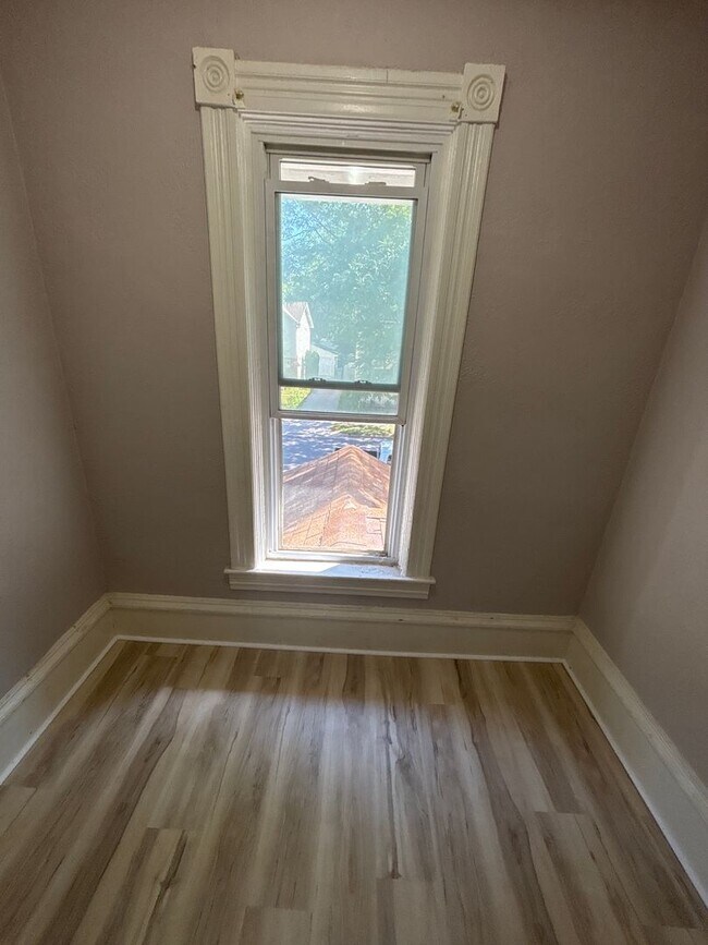 Building Photo - 446 Pierce St NE