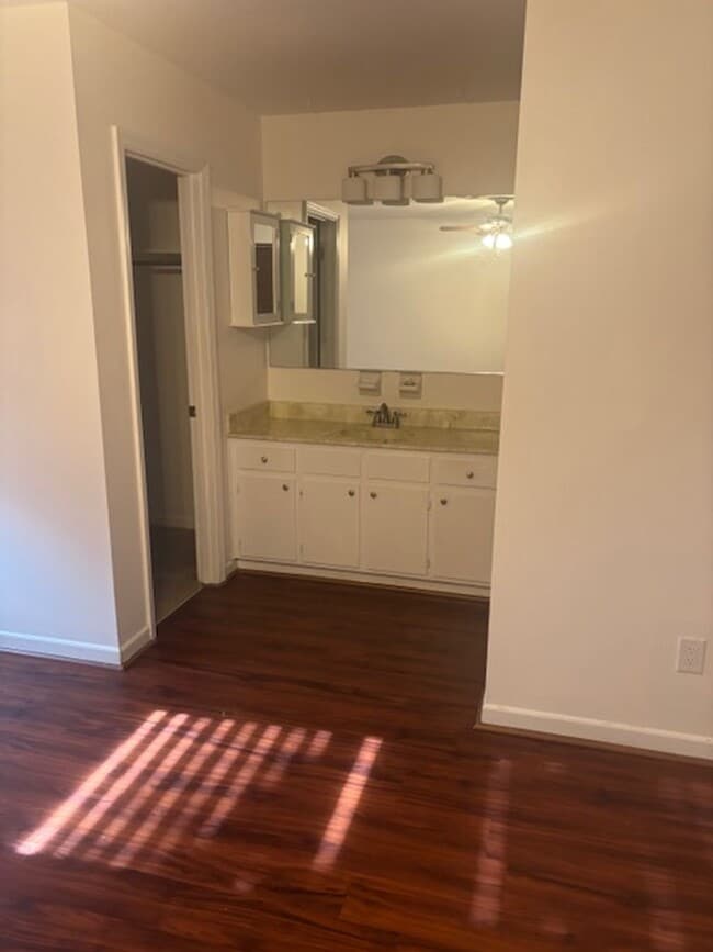 Building Photo - Let us welcome you home! Now available to rent!