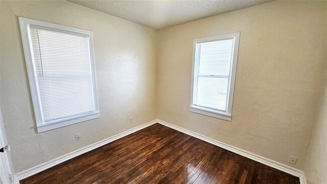 Building Photo - 913 NW 99th St